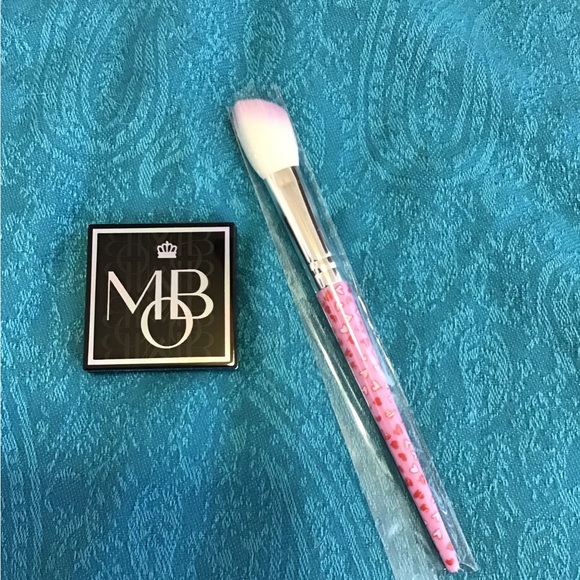 MO BEAUTY TRANSLUCENT FINISHING POWDER WITH BRUSH NEW ITEMS FACE - Picture 2 of 3